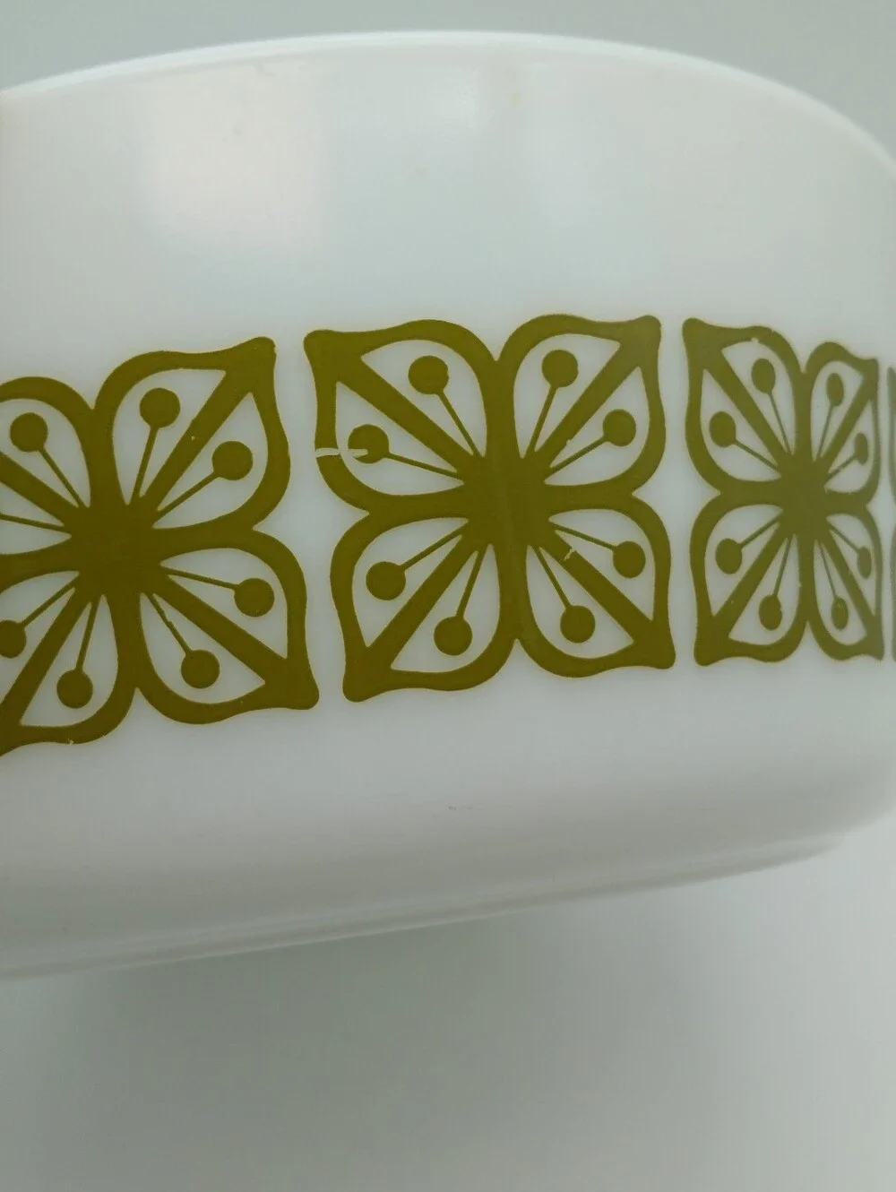 Pyrex 2 ½ Quart Cinderella Casserole Dish 475-B